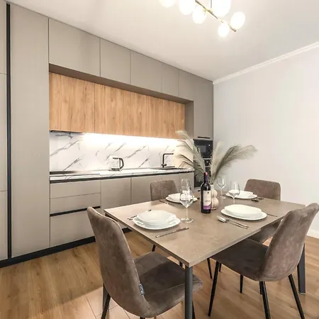 Luxurious Brand New Marina View *